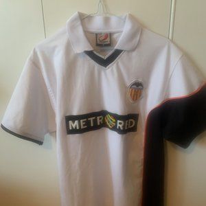 Valencia Throwback Spanish Soccer Jersey - MetroRed 2001/2002 Season